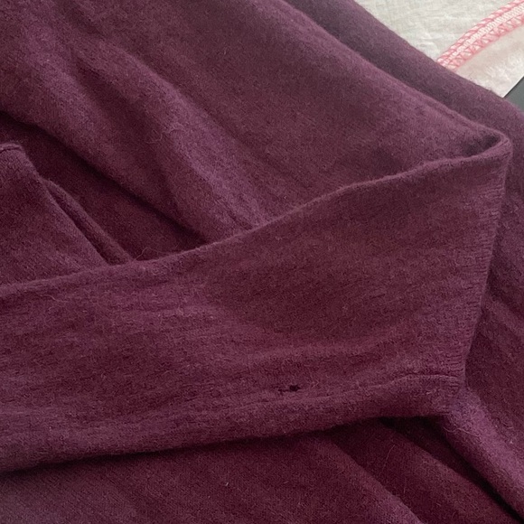 😊 _Babaton Wool Linen Blend V-Neck Sweater - Deep Burgundy  • Size Small - Picture 15 of 15